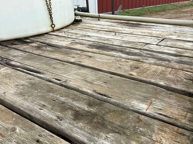 9ft-x-20-1/2ft-wooden-flatbed-w/-poly-tanks-&-pump-image-45