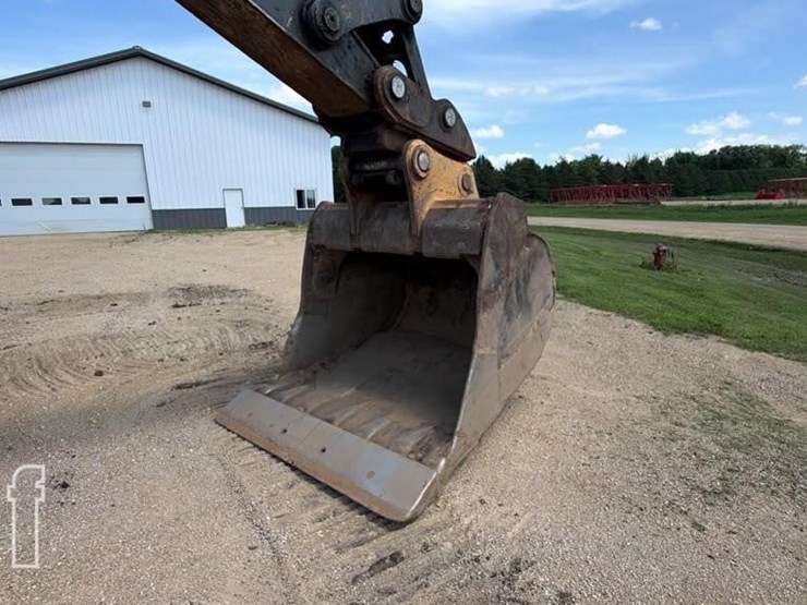 2015-deere-470g-lc-image-22
