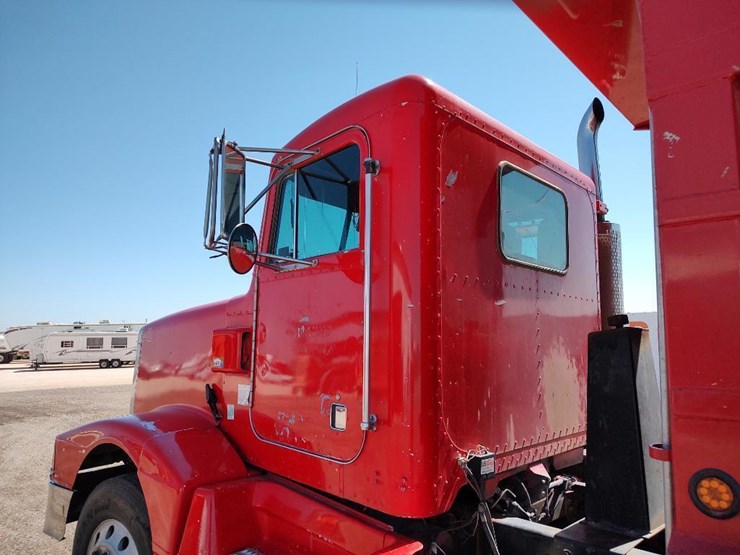 1996-peterbilt-377-image-14