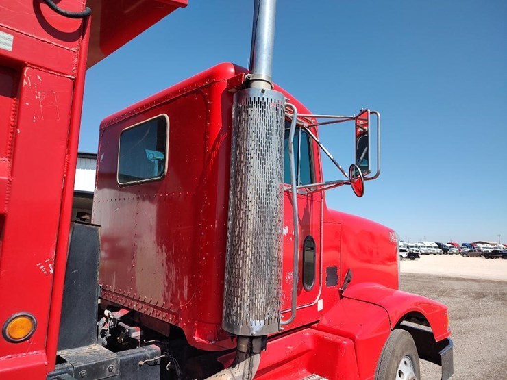1996-peterbilt-377-image-25