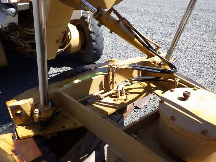 mitsubishi-mg130-motor-grader-image-23