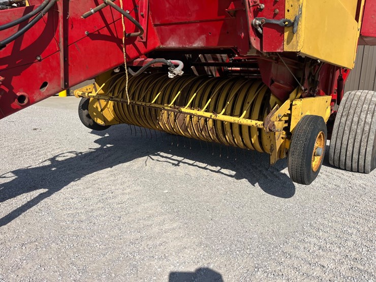 new-holland-853-image-24