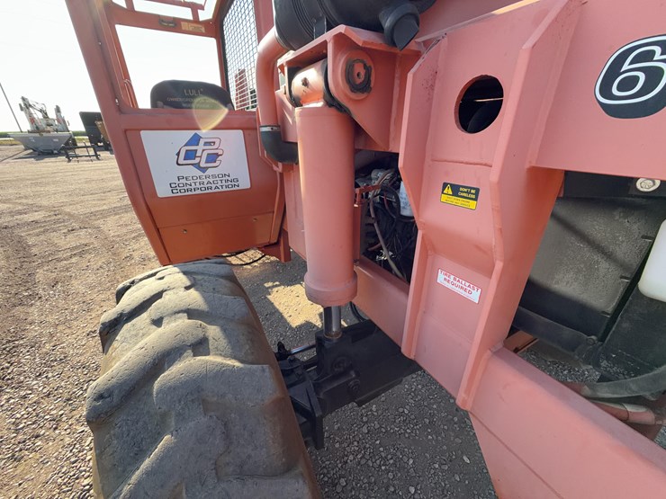 lull-international-644b-42-telehandler-image-11