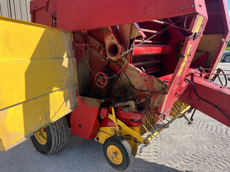 new-holland-853-image-18