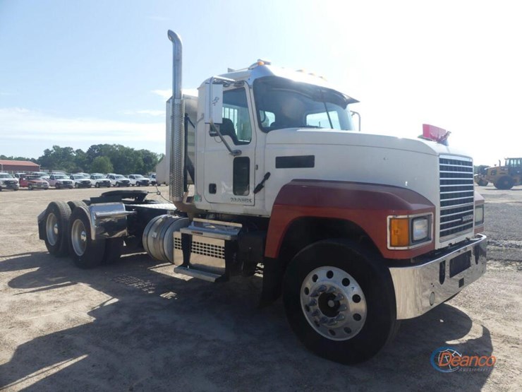 2018-mack-pinnacle-chu613-image-1