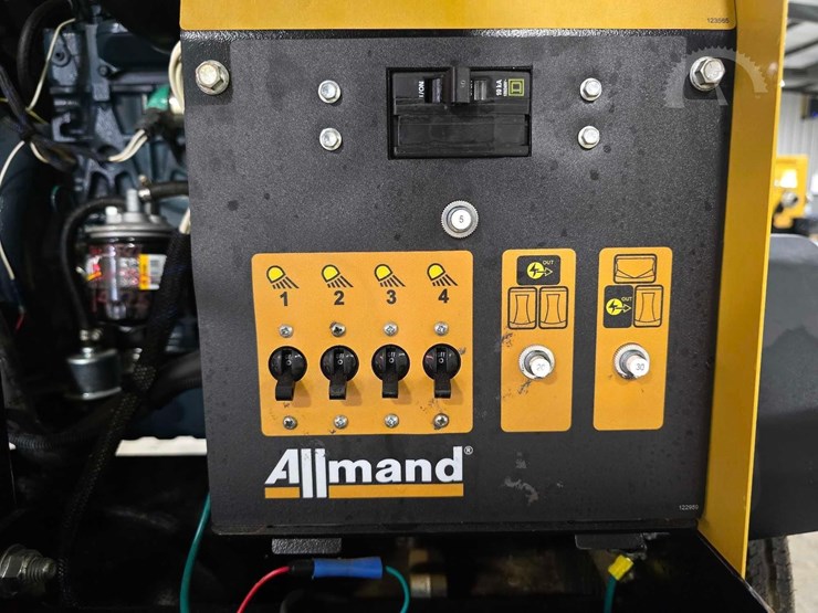 allmand-bros-night-lite-gr-image-16