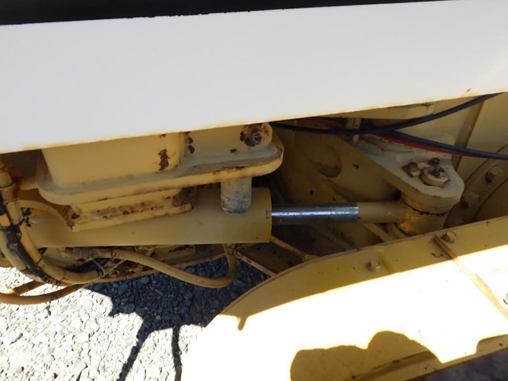 mitsubishi-mg130-motor-grader-image-11