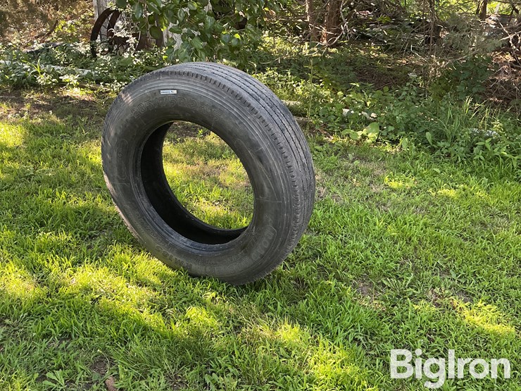 roadmaster-285/75r24.5-truck-tire-image-1