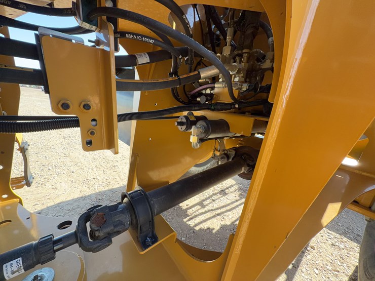caterpillar-910-image-24