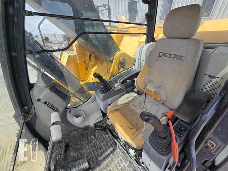 2018-deere-245g-lc-image-14