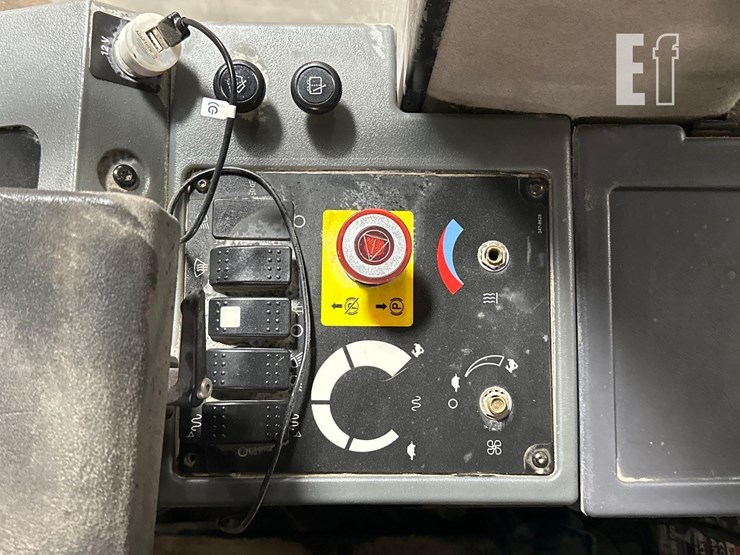 2012-caterpillar-cs64-image-20