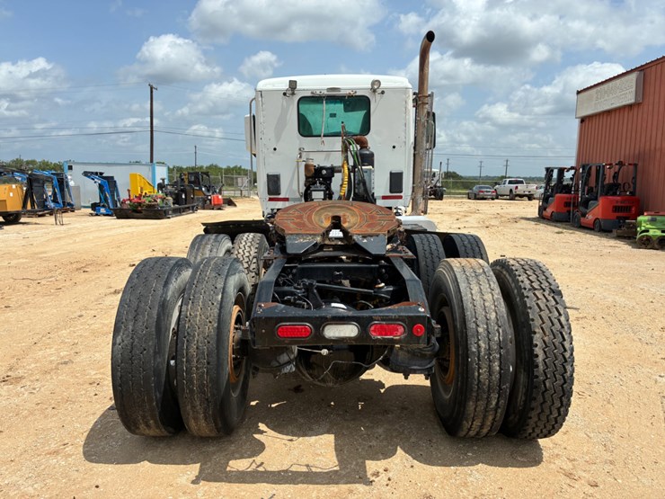 2020-peterbilt-567-image-5