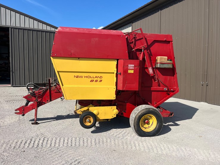 new-holland-853-image-2