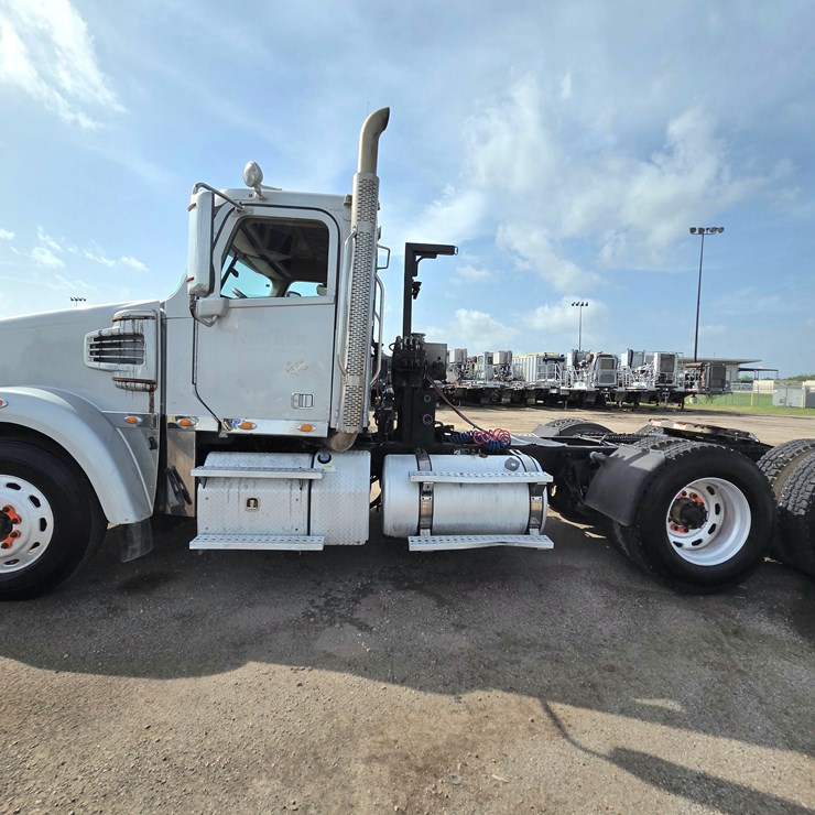 2015 FREIGHTLINER 122SD