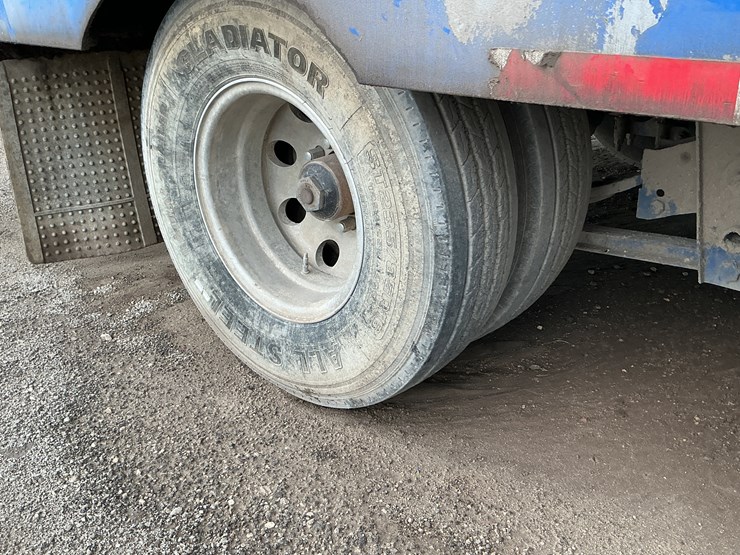 2012-utility-flatbed-image-12
