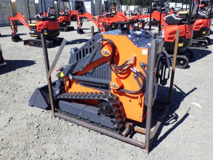 2026-tpm-t460-skid-steer-tracked-loader-image-2