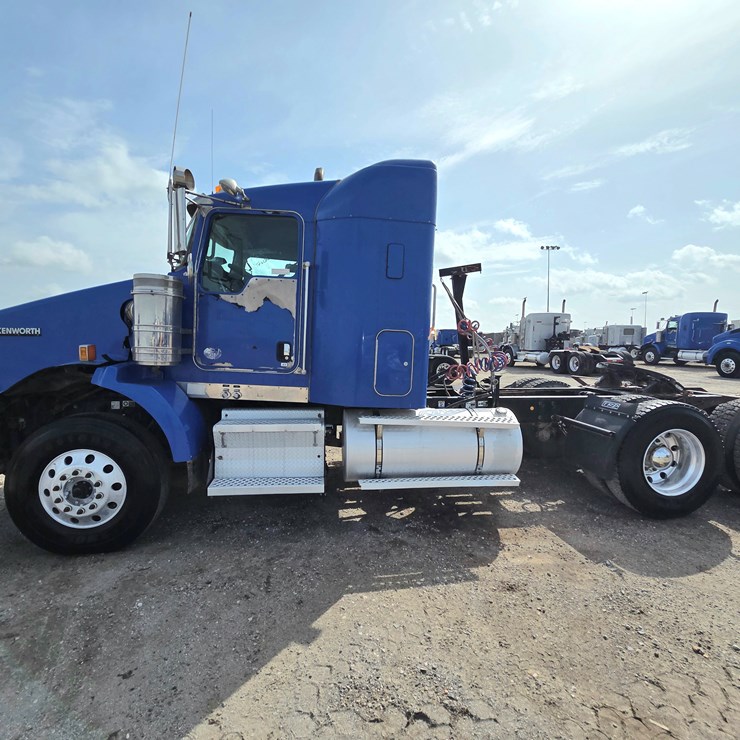 2013 KENWORTH T800