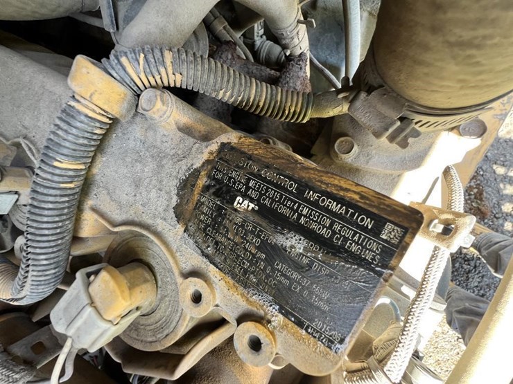 2015-caterpillar-246d-image-12