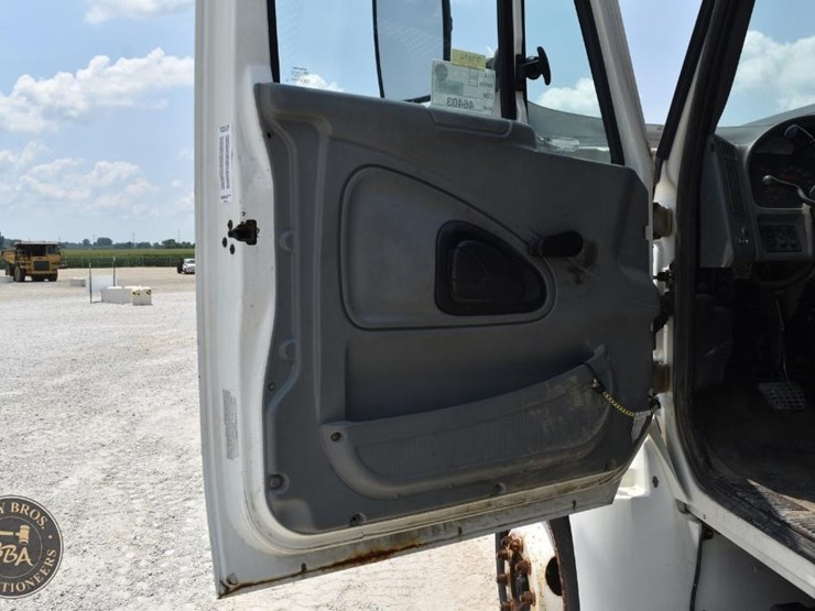 2005-international-durastar-4300-image-21