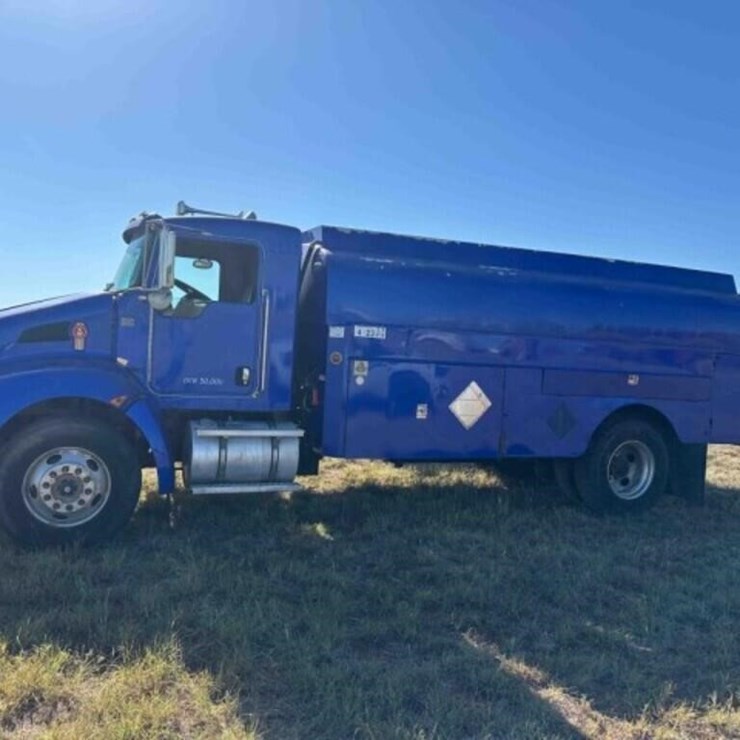 2010 KENWORTH T370