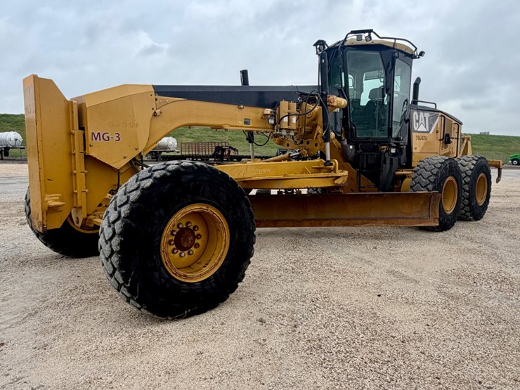 2012-caterpillar-14m-image-1