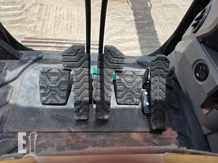 2017-caterpillar-323fl-image-17