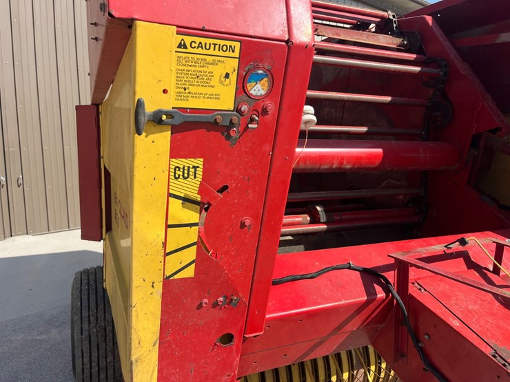 new-holland-853-image-25
