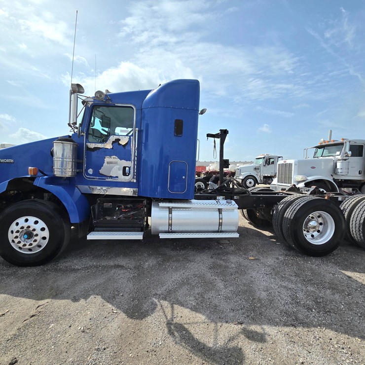 2013 KENWORTH T800