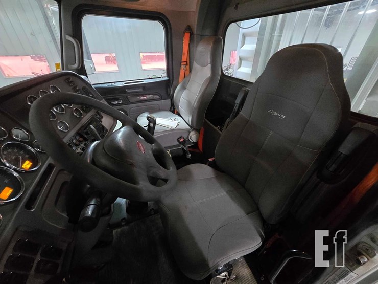 2013-peterbilt-386-image-9
