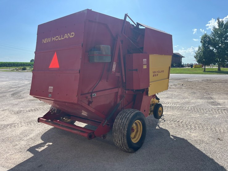 new-holland-853-image-5