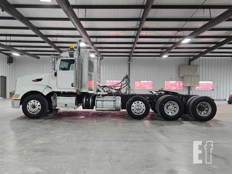 2013-peterbilt-386-image-5