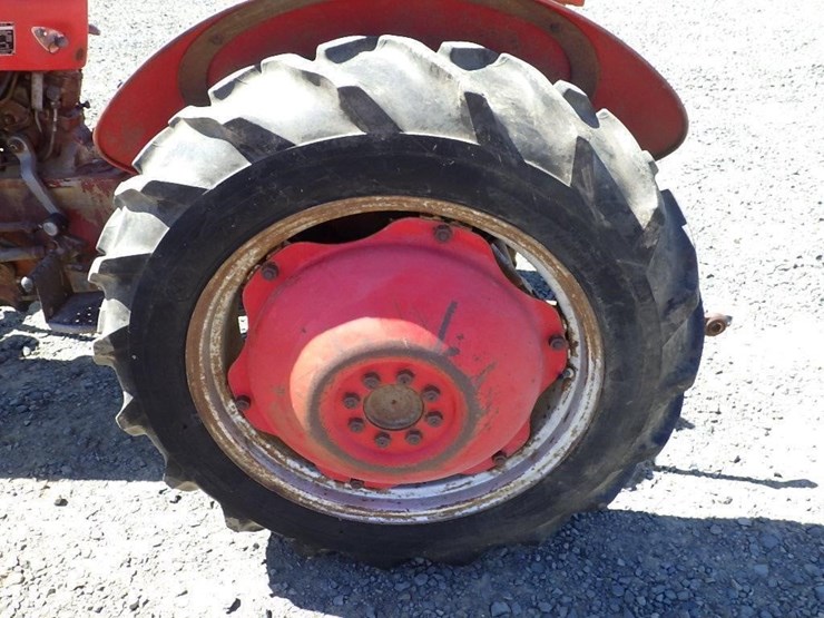 massey-ferguson-mf35-tractor-image-10