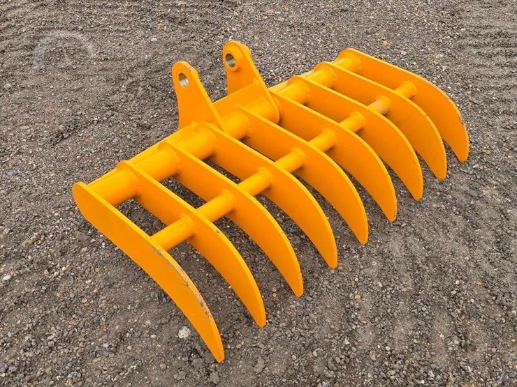 2026-caterpillar-305-image-2