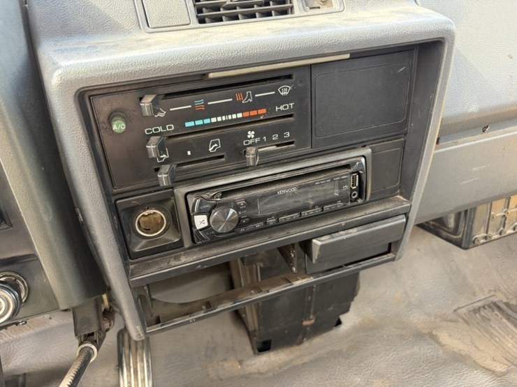 1989-isuzu-npr-image-21