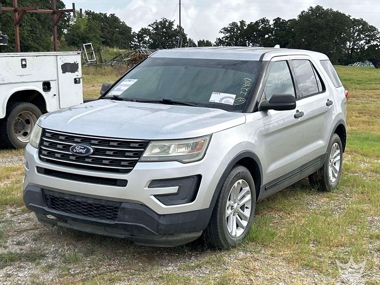 2016-ford-explorer-image-1