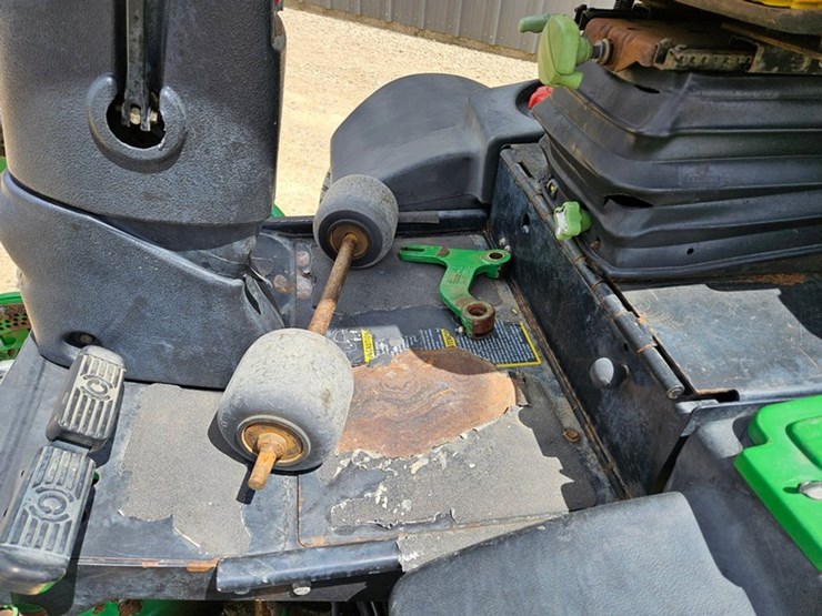 john-deere-3245c-image-11