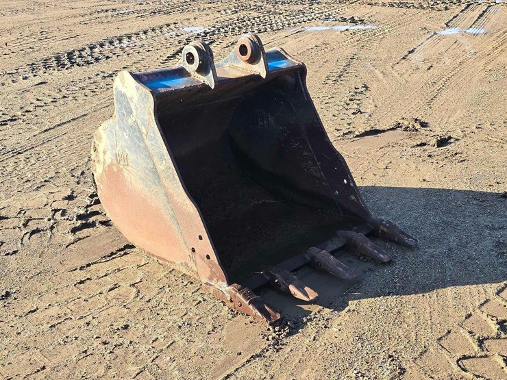 caterpillar-36-image-2