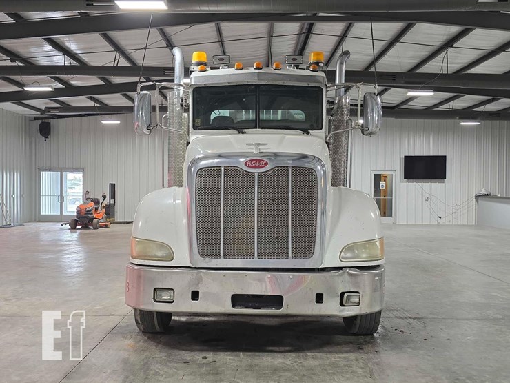 2013-peterbilt-386-image-7