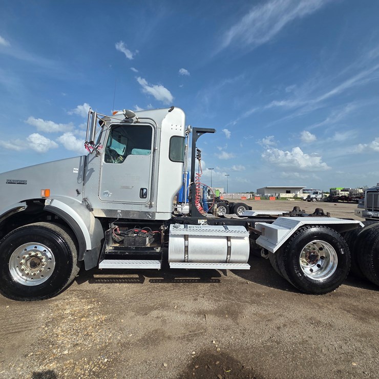 2013 KENWORTH T800