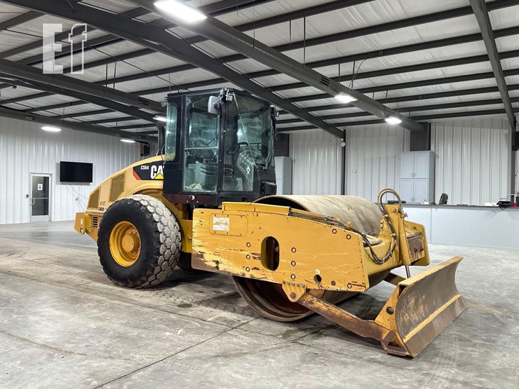 2012-caterpillar-cs64-image-2