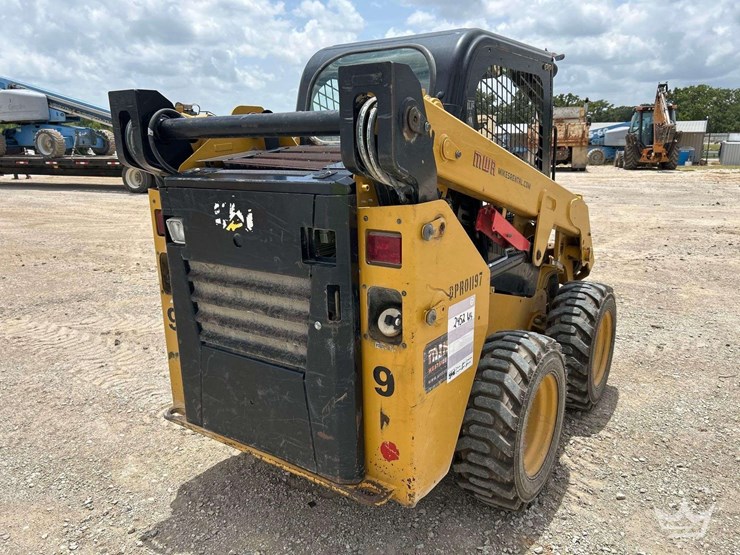 caterpillar-232d-compact-wheel-loader-skid-steer-image-3