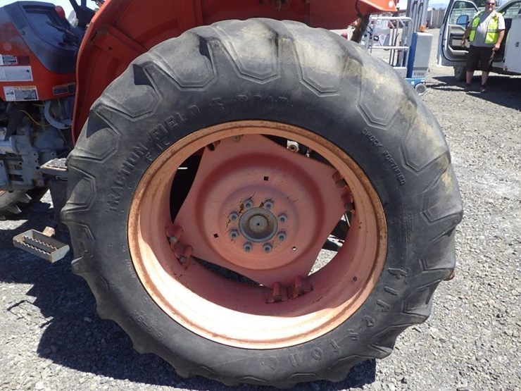 kubota-m900-tractor-image-9
