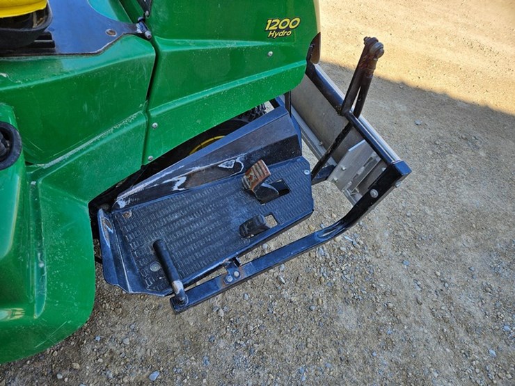 2011-john-deere-1200-image-17