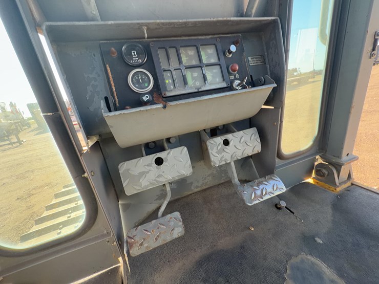 2002-komatsu-d38p-dozer-image-27