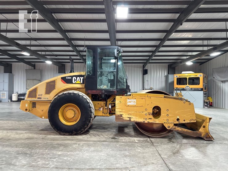 2012-caterpillar-cs64-image-6