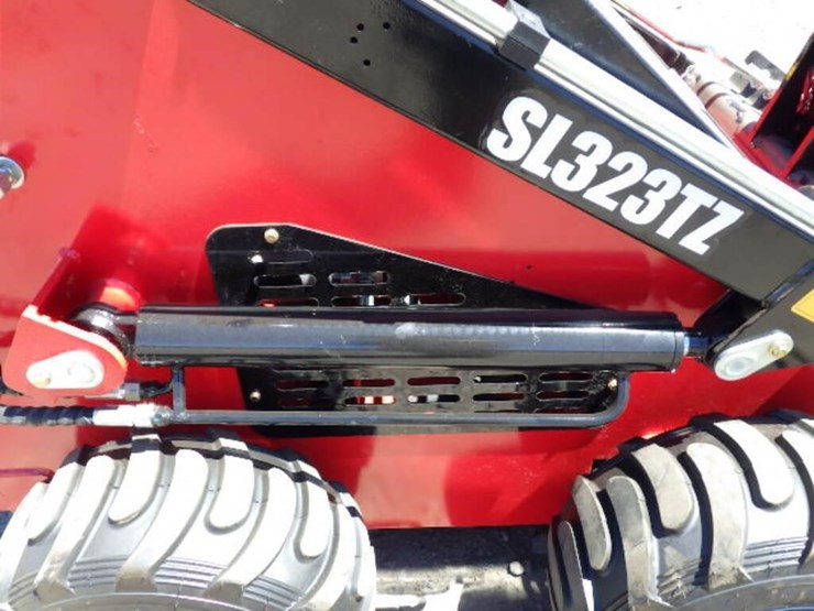 2026-sdlool-323tz-skid-steer-loader-image-7