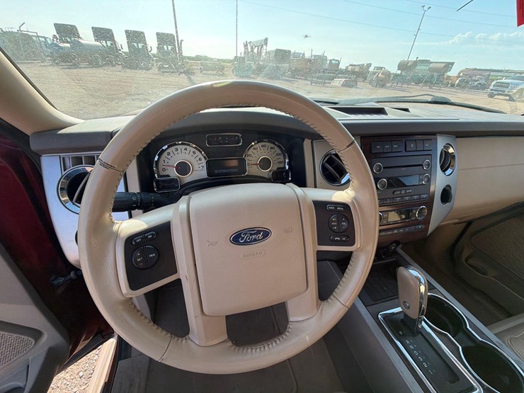 2013-ford-expedition-image-17