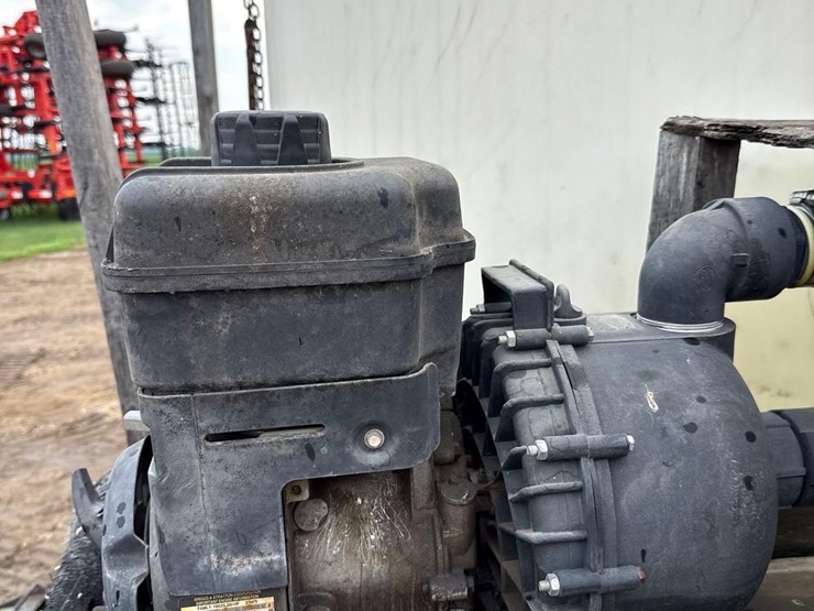 9ft-x-20-1/2ft-wooden-flatbed-w/-poly-tanks-&-pump-image-37