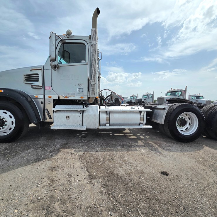 2013 FREIGHTLINER 122SD