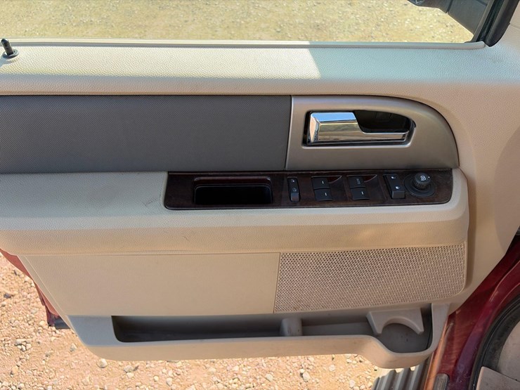 2013-ford-expedition-image-13